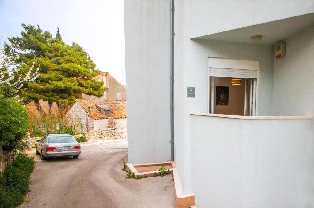 Apartman With A Parking Space - 17982